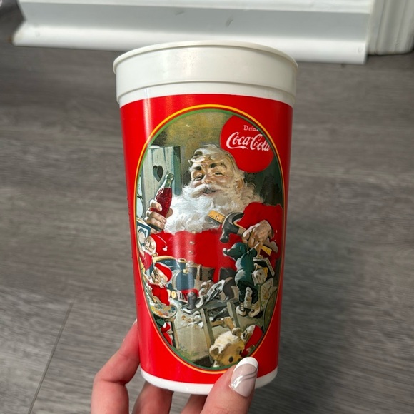 1992 Collector Edition Coca-Cola Plastic Cup - Picture 1 of 5